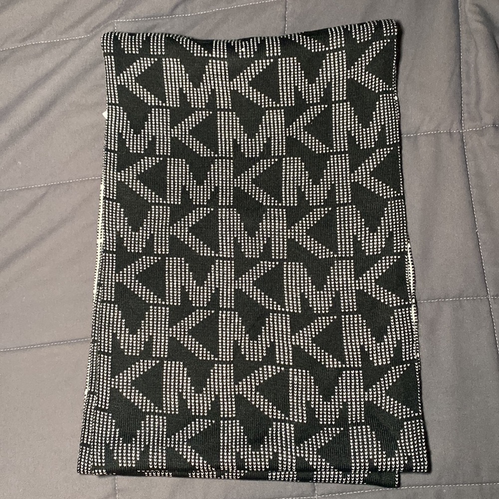 Infinity scarf